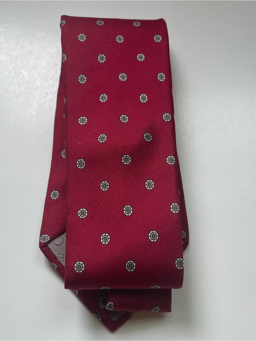 Christian Dior Mens Silk Tie
Burgundy Red Medallion Geometric
Pattern - Picture 10 of 11